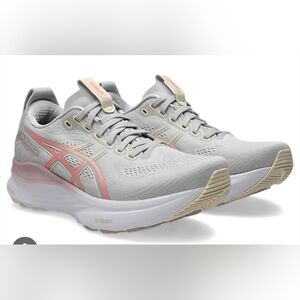 Slze 10 ASICS Women's Running Shoes in Light Gray and Coral Accents Retail 165$